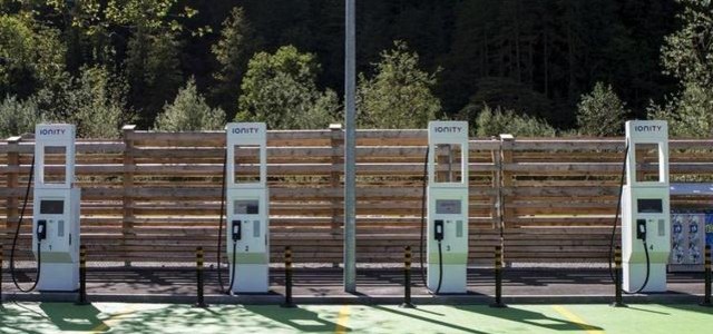 【インフラ・海外】スイスの高速道、電気自動車の充電スタンド拡充へ