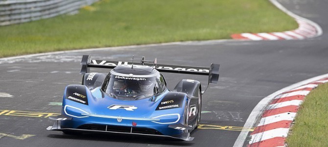 【話題】フォルクスワーゲンの”怪物”EV、ニュルブルクリンク北コースの電気自動車最速レコードを大幅更新！