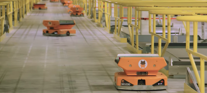 【話題・自動運転】宅配ドローンよりも注目すべき、アマゾンの「走るコンベア」