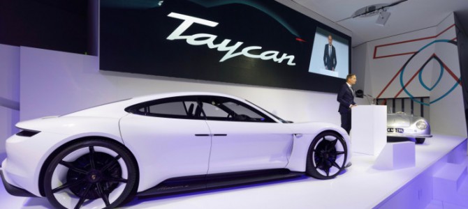 【話題】ポルシェ初の電気自動車Taycanの予約が3万件超え