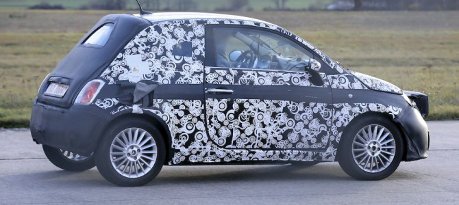 【話題】「電気自動車のドルチェヴィータだ」フィアット 500e 次期型を初スクープ！