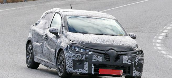 【話題】ルノー新型ルーテシア フルモデルチェンジ最新情報　EV化や自動運転を採用？