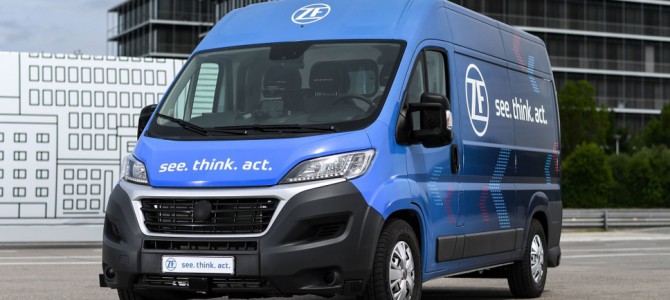 【新技術・自動運転】ZF、自動運転の配送トラック発表…自ら駐車スペースを探す