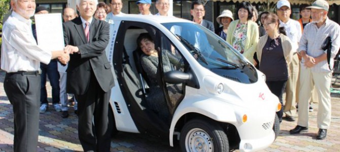 【話題・超小型EV】配食用の小型電気自動車　名張の地域づくり協議会に寄贈