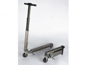 【話題・超小型EV】現代自動車のラストマイル用電動キックスクーターはEVで充電できる！