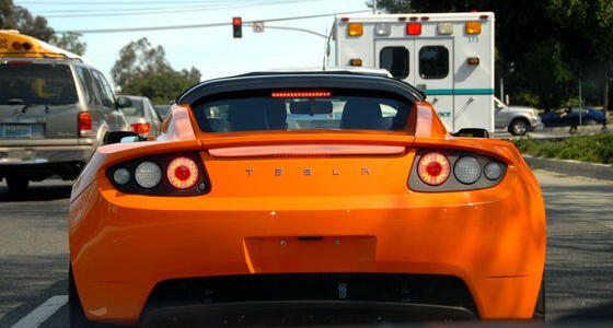 【話題・自動運転】テスラの自動運転システムが信号や一時停止標識で自動ブレーキをかけるように進化 【話題・自動運転】テスラの自動運転システムが信号や一時停止標識で自動ブレーキをかけるように進化