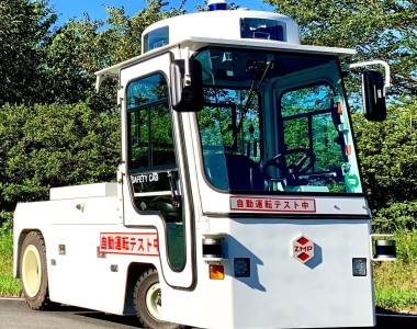【話題・自動運転】成田空港で丸紅･ZMPの自動走行貨物けん引車実験