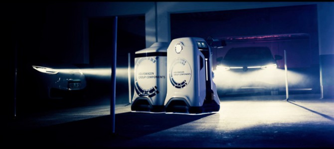 【インフラ・自動運転】フォルクスワーゲンがEV充電ロボットのプロトタイプを開発