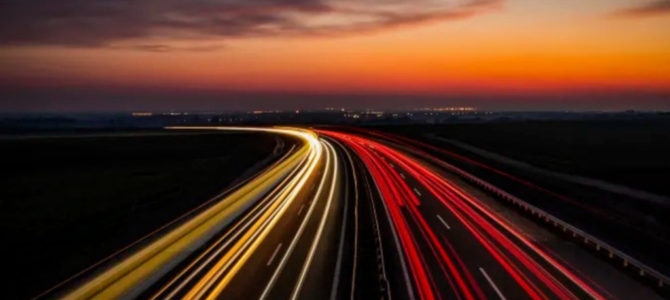 【話題】米インディアナ州とパデュー大学が走行中の電気自動車にワイヤレス充電可能なコンクリートの …