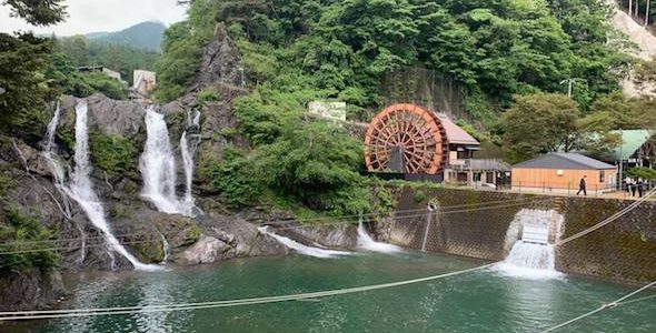 【話題・スマートグリッド】落差10メートルで80世帯分を発電、和歌山県に小水力発電所