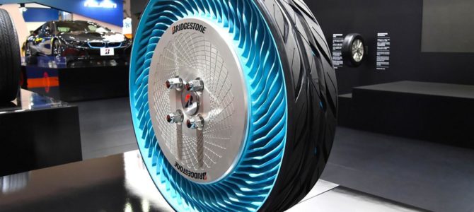 【話題・自動運転】自動運転化時代には不可欠だった！ ランフラット＆エアレスタイヤ開発が重要なワケ