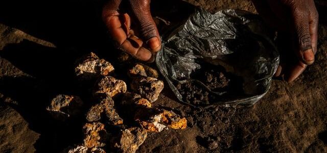 【話題】時給46円…環境に優しいEV車のために“奴隷労働”させられるコンゴの人々