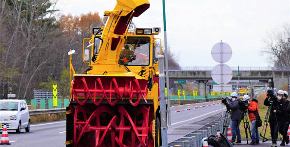 【話題・自動運転】高速道路の除雪作業自動化にめど この冬に実証試験