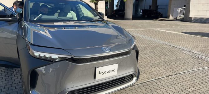 【インプレ】【緊急速報ライブ】トヨタの電気自動車、bz4xをライブで内外装チェック