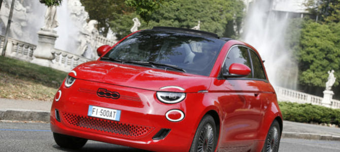 【話題・新製品】ステランティスが年頭会見でフィアット『500e』の日本発売を発表