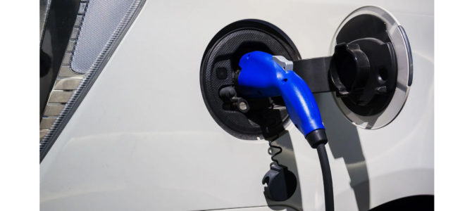 【提言・インフラ】EVの時代? いったい都会人はどこで電気自動車を充電すればいいのか? 【提言・インフラ】EVの時代? いったい都会人はどこで電気自動車を充電すればいいのか?