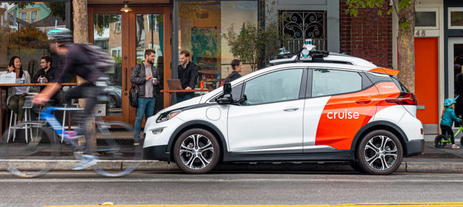 【話題・自動運転】アメリカで物議！自動運転車が「25秒間」消防車を足止め