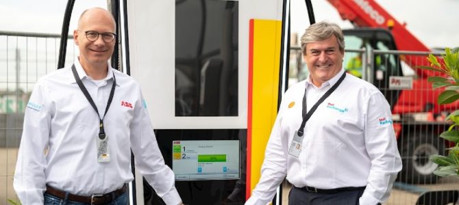 【話題・インフラ】電気自動車の普及加速へ ABBとシェルが世界最速のEV充電器「Terra 360」ネットワークを構築 【話題・インフラ】電気自動車の普及加速へ ABBとシェルが世界最速のEV充電器「Terra 360」ネットワークを構築
