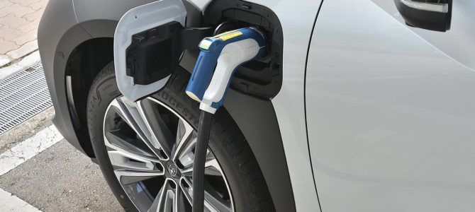 【提言・スタディ】10年後は電気自動車が乗用車の”主役”になる? EV普及のカギ握る「越えるべき3つのハードル」とは 【提言・スタディ】10年後は電気自動車が乗用車の”主役”になる? EV普及のカギ握る「越えるべき3つのハードル」とは