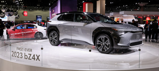 【話題・企業】トヨタ、ＥＶ戦略見直しで「ｂＺ４Ｘ」増産検討 25年以降に＝関係筋