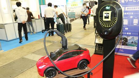 【新技術・インフラ】ガス欠ならぬ電欠から電気自動車を救う、次世代EV充電器の現状