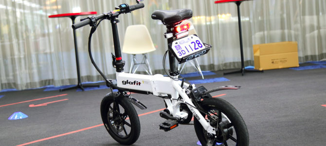 【話題・次世代モビリティ】自転車と電動バイクの二刀流! グラフィットのモビチェンって何?