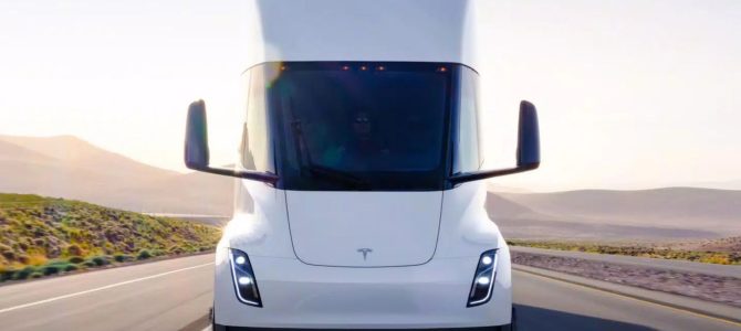 【話題】テスラのEVトラック『セミ』、米国で納車開始…航続805kmを達成 【話題】テスラのEVトラック『セミ』、米国で納車開始…航続805kmを達成