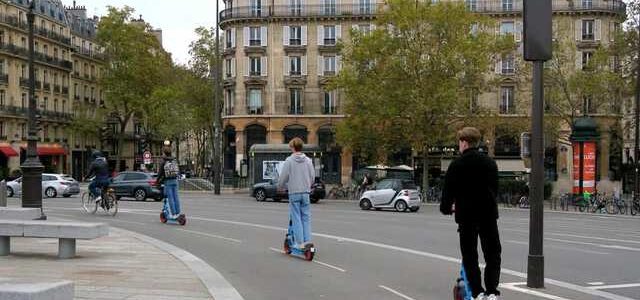 【提言・次世代モビリティ】賛否ある｢電動キックボード｣見習うはパリ？