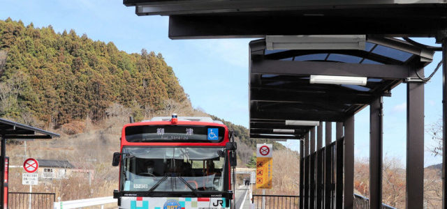 【話題・自動運転】気仙沼線BRT 国内初の自動運転実用化スタート 時速60キロで走行