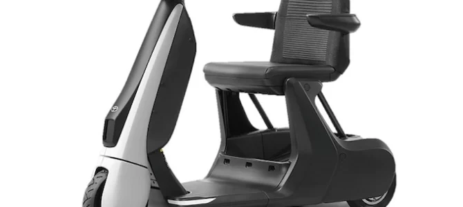 【話題・次世代モビリティ】トヨタ、「歩く」をアシストするモビリティ「C+walk S」を発売
