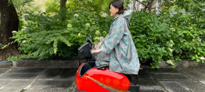 【話題・次世代モビリティ】次世代スマートモビリティ『RODEM』専用のレインウェア、西陣織の職人技術で織られた再生ペットボトル繊維織物で製作