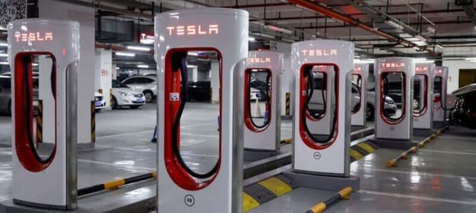 【話題・インフラ】混迷のEV充電規格戦争に衝撃 フォードとの提携でテスラ方式が北米の標準になるか? 【話題・インフラ】混迷のEV充電規格戦争に衝撃 フォードとの提携でテスラ方式が北米の標準になるか?