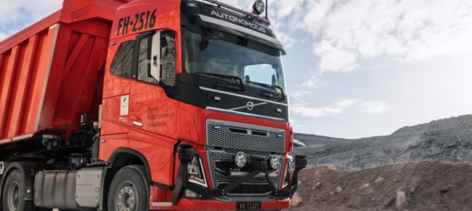 【自動運転・新技術】これがトラック輸送の未来!? ボルボグループがドライバー不在の完全無人トラックによる商用輸送 …