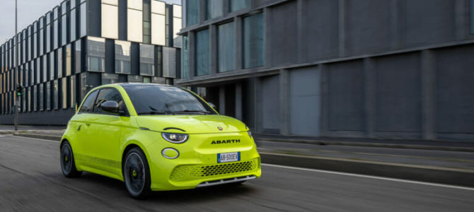 【話題・新製品】『Abarth 500e』が日本デビュー〜電動化こそが究極のパフォーマンスを実現する手段