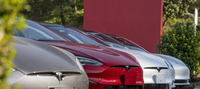 【話題】テスラ、米で200万台リコール オートパイロット安全装置に不備
