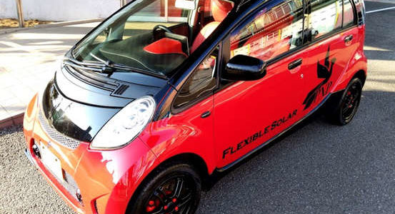 【話題・新技術】太陽光だけで走る軽EVを発見!「曲がる太陽電池」はEV普及の架け橋となるか 【話題・新技術】太陽光だけで走る軽EVを発見!「曲がる太陽電池」はEV普及の架け橋となるか