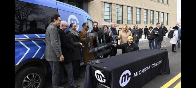 【話題・インフラ・海外】上を走るだけでEVを充電。米・デトロイトに敷かれた、ハイテク道路