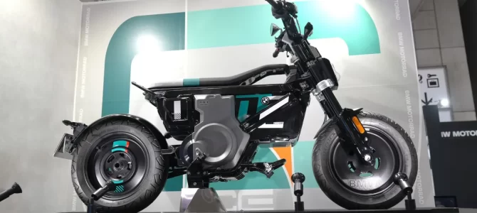 【話題・次世代モビリティ】バイクじゃなくてeパルクーラー? BMWの電動モビリティ「CE 02」とは