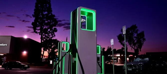 【話題・インフラ】米国のクルマがすべてEVだったとしたら、何カ所のEV充電ステーションが必要？