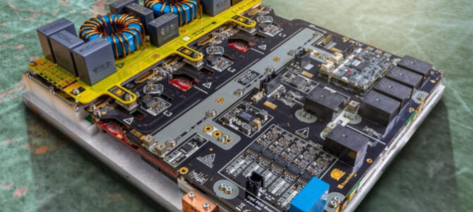 【話題・新技術】双方向充電可能なEV用車載充電器は「より小さく、速く、安い」時代に