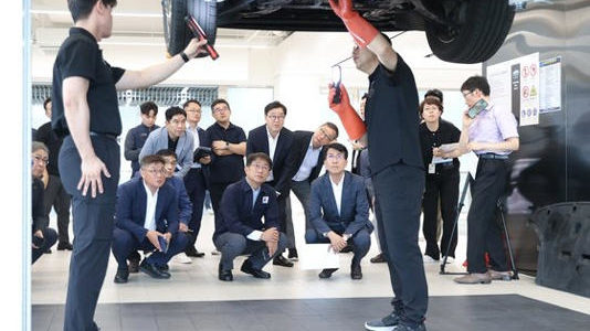 【話題・海外】火が付いても２０分耐える電気自動車が出る…熱暴走遮断する韓国バッテリー