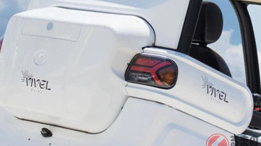 【話題・超小型EV】59万円からで「3人乗り」！ 全長2.2m級「小型マシン」がコスパ最高！ 普通免許＆ノーヘルで …