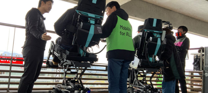 【話題・次世代モビリティ】「トヨタイムズ」がコボリンの姿勢変換機能つきロボット電動車いす「ハイネル」を紹介