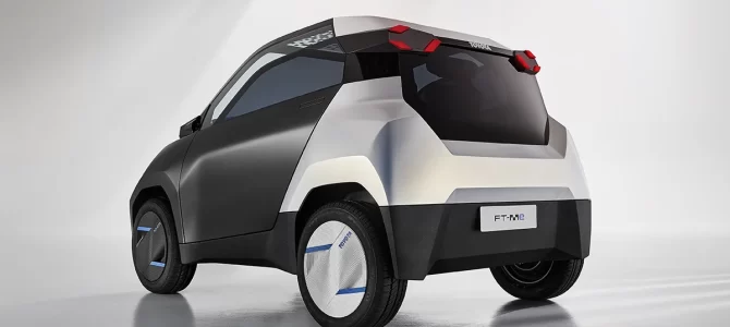 【話題・次世代モビリティ】トヨタ新「”2人乗り”コンパクトカー」世界初公開！ “全長2.5m未満”ボディ＆画期的な「操縦方法 …