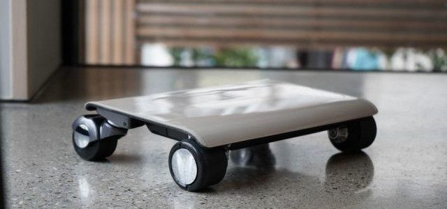 【話題・次世代モビリティ】ノートPCみたいな「持ち歩けるクルマ」。今度は公道も走れるぞ