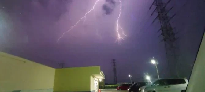 【スタディ】電気自動車に雷が落ちるとどうなる？ 巨大なバッテリーを積んでいるけど安全性は??