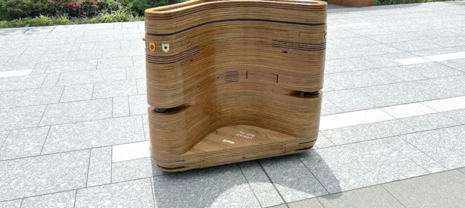 【話題・次世代モビリティ】これが未来の移動手段？高輪ゲートウェイシティを走る謎の乗り物「iino」