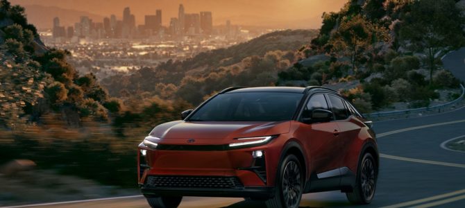 【話題・新製品】トヨタ20番目のバッテリー電気自動車！ 米国市場で超絶進化を果たした2026年型「CH-R」を発表