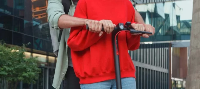 【提言・マイクロモビリティ】率直に問う 電動キックボードは「原付扱い」に戻すべき？――違反2.5万件が暴く都市の秩序崩壊危機