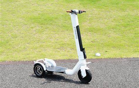 【話題・マイクロモビリティ】ホンダ発ベンチャーのストリーモ、移動用小型車の三輪電動キックボードを開発 歩行者と共存 …